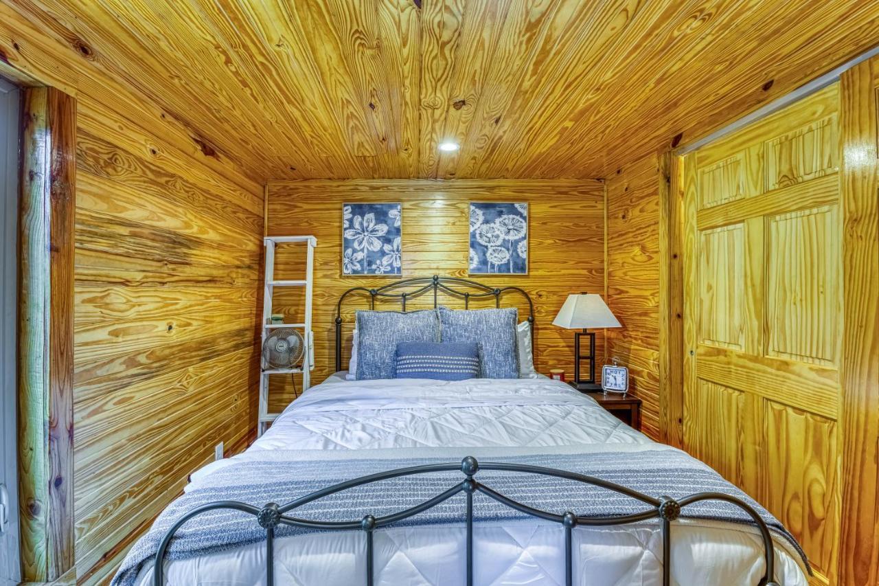 The Gemini-A Dreamy, Waterfront Tiny Cabin Rogersville Exterior foto